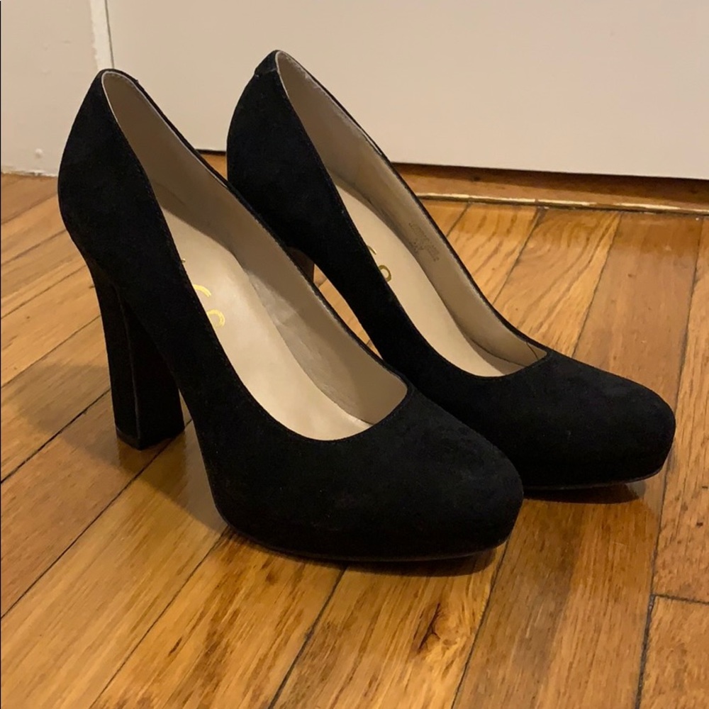 Black velvet heel